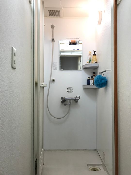 シャワー - 西新宿シェアハウス入居者募集！} - ルームシェアルームメイト