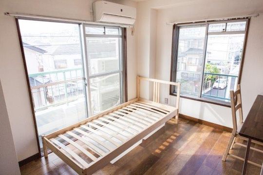 個室 - 【女性限定】新宿まで10分!12月にOPENしたばかりのお洒落なルームシェア} - ルームシェアルームメイト