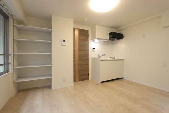 その他 - 格安！ルームシェア募集、西新宿、短期～中期} - ルームシェアルームメイト