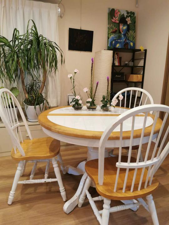 リビング - ＊大卒以上女性限定＊東京都西麻布＊家具整備＊礼金敷金ゼロ＊短期契約可＊} - ルームシェアルームメイト