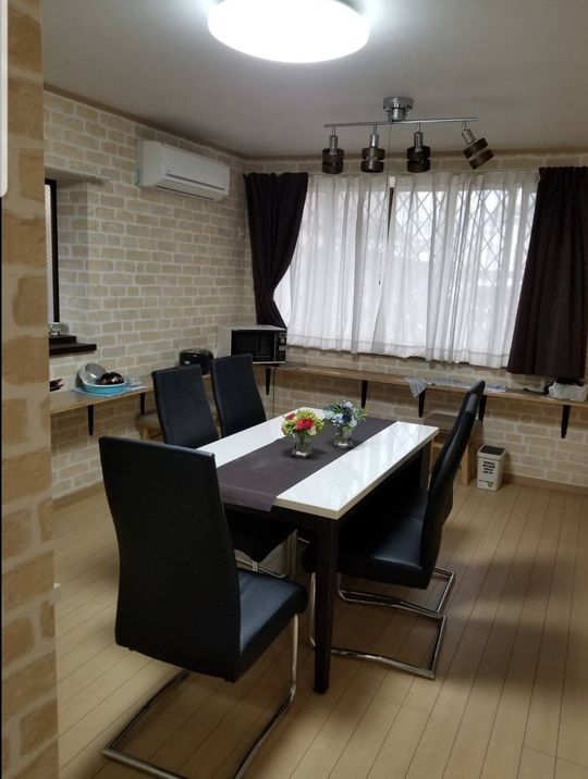 リビング - 家賃26,500円　千代田線　始発　北綾瀬駅徒歩圏内} - ルームシェアルームメイト