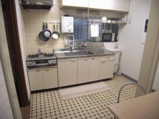 キッチン - 人気上昇中の住宅区！副都心線・有楽町線要町駅9分英会話シェアハウス} - ルームシェアルームメイト