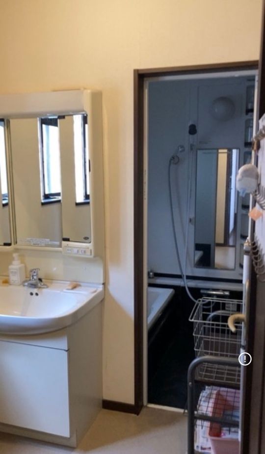 シャワー - 【残り部屋 要ご確認】 梅田 へ JR15分程度　日本国籍女性専用シェアハウス女性専用　シェアハウス岸部北　敷金礼金更新無料（部屋数6室(全て鍵付)）　シェアハウス大阪　友達宿泊可能} - ルームシェアルームメイト