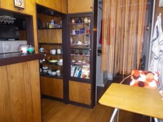 キッチン - 駅徒歩１分 おしゃれなメゾネットルームメイト募集} - ルームシェアルームメイト