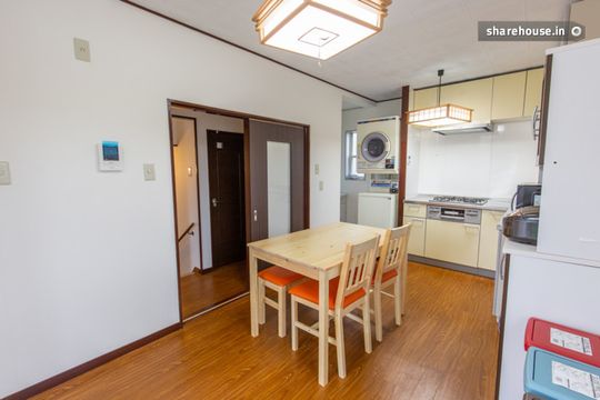 キッチン - 【格安シェアハウス】北千住にすぐいける♪谷塚でシェア生活しませんか？} - ルームシェアルームメイト