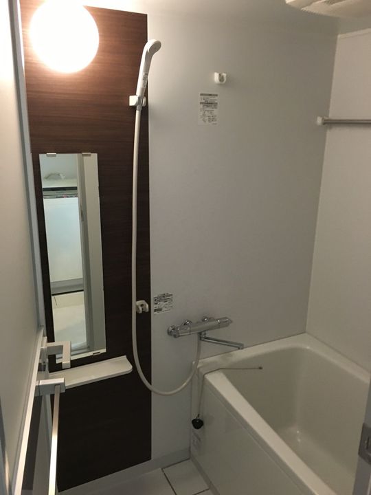 シャワー - 西武新宿線野方駅　新宿14分！　高級マンションでルームメイトを探しています。} - ルームシェアルームメイト
