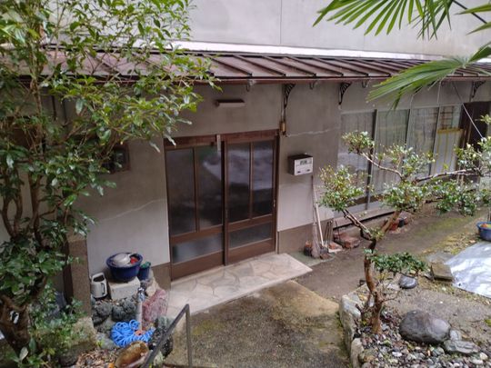 玄関 - 田舎で引きこもりたい方募集} - ルームシェアルームメイト