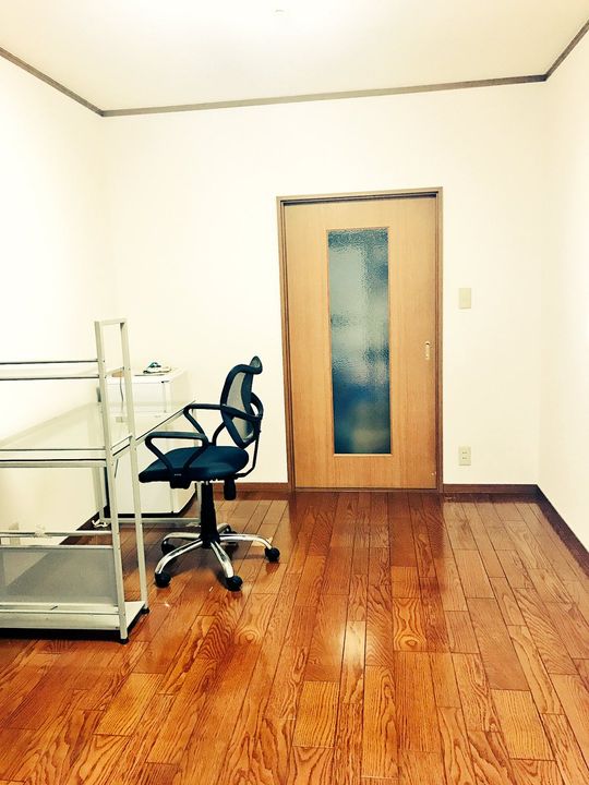 個室 - ★オタクの方大歓迎★駅チカ} - ルームシェアルームメイト