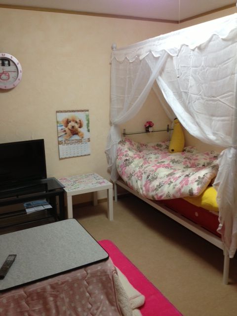 個室 - 女性の方でフリーターもしくは転職お考えの方、是非一読下さい生活しながら貯金出来ます！} - ルームシェアルームメイト