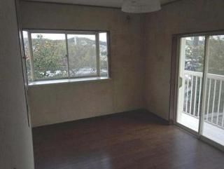 個室 - ジモティ・訳あり優先　一戸建ての2f(6畳:洋室)と1f(6畳:和室)が空いています} - ルームシェアルームメイト