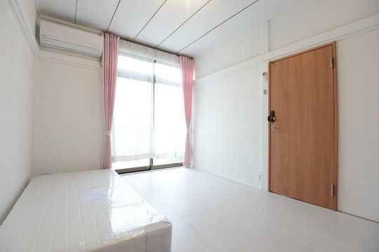 個室 - 【現在、B棟リフォーム中！　７月末～8月完成予定！】} - ルームシェアルームメイト