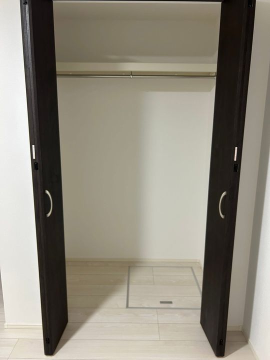 収納 - 【神戸市中央区】阪神春日野道駅から徒歩3分！新築一戸建て！家賃全て込みで45000円！} - ルームシェアルームメイト