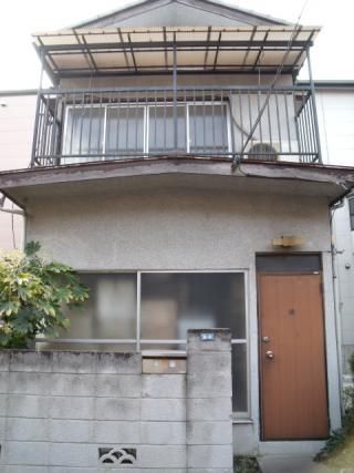 建物 - 初月家賃2万円台！布団もシャワーも無料！初期費用最低3万円で入居可！家電付き！川口駅歩9分} - ルームシェアルームメイト