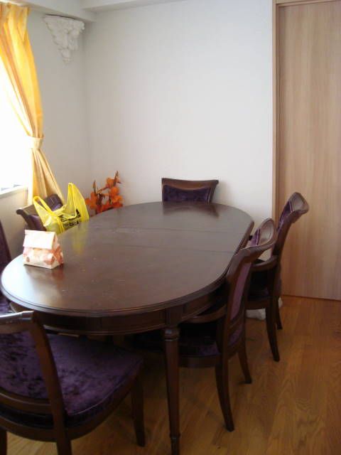 ダイニング - 女性専用、全個室、SRC造高級シェアハウス、隣に人がいない独立したお部屋多数} - ルームシェアルームメイト