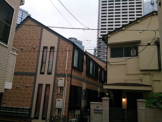 建物 - お部屋をお探しなら即入居可能です。早い者勝ち！！} - ルームシェアルームメイト