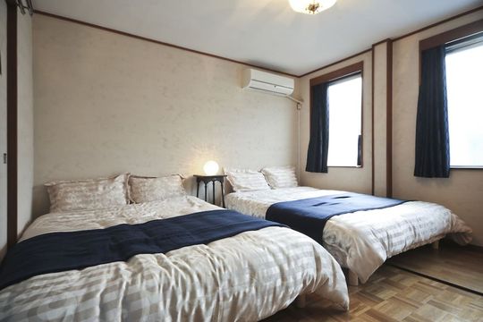 個室 - Beハウス（シェアハウス）始めます。4名募集。中野区駅徒歩30秒、一棟ビル２、３フロア丸ごとの住居スペースです。} - ルームシェアルームメイト