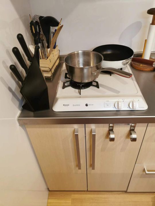 キッチン - ＊大卒以上女性限定＊東京都西麻布＊家具整備＊礼金敷金ゼロ＊短期契約可＊} - ルームシェアルームメイト