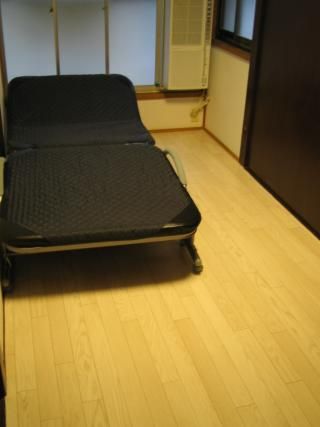 個室 - 笹塚・方南町周辺の戸建リノベーション物件（内装美）} - ルームシェアルームメイト