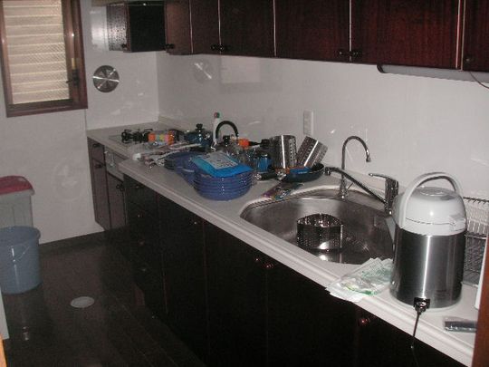 キッチン - 都営新宿線西大島より徒歩4分のペントハウスにご入居が可能です!女性の方は特典あり！} - ルームシェアルームメイト