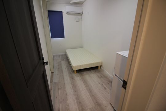 キッチン - 横浜で静かな暮らし！} - ルームシェアルームメイト