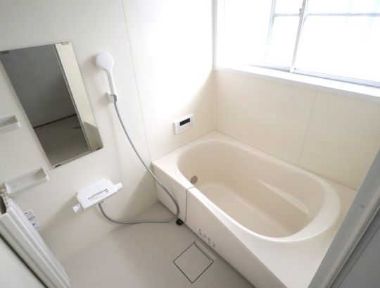 風呂 - 大阪・京都へ30分！新規シェアハウス第1号の住人さん募集} - ルームシェアルームメイト