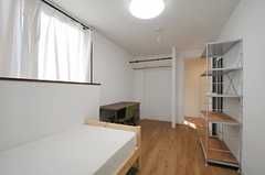 個室 - ★☆シェアハウスに興味のある方に朗報です☆★} - ルームシェアルームメイト