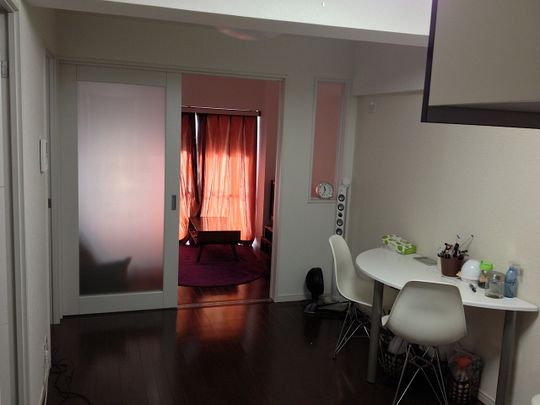 キッチン - 新宿区 綺麗なマンションです。3DKの一部屋をお貸しします。最寄駅徒歩3分。(光熱費込60000円)} - ルームシェアルームメイト