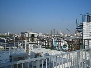 眺望 - 6人暮らしのアットホームなシェアハウス。新宿近くの都会の中の明るい下町。} - ルームシェアルームメイト