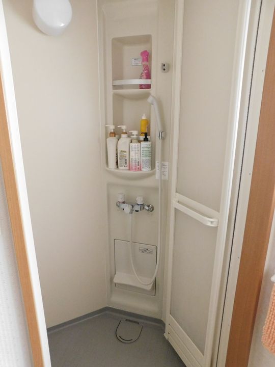シャワー - 女性限定シェアハウス★☆アクセス良好！！場所は福岡市東区箱崎！} - ルームシェアルームメイト