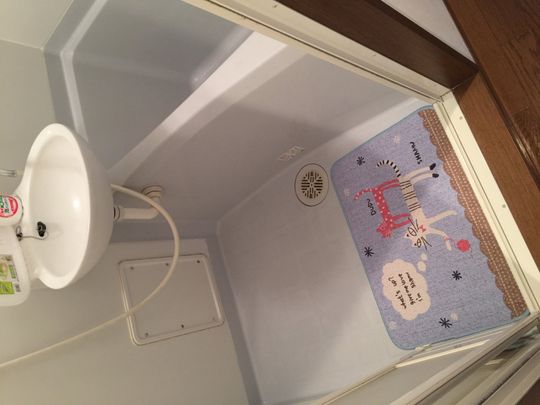 キッチン - 中国の留学生} - ルームシェアルームメイト