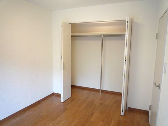 キッチン - 新宿まで11分 ２万円代☆　夢追いシェアハウス！　残り１名 募集中！} - ルームシェアルームメイト