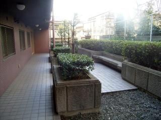 庭 - 設備の整ったマンションの一室で、奇麗です。} - ルームシェアルームメイト