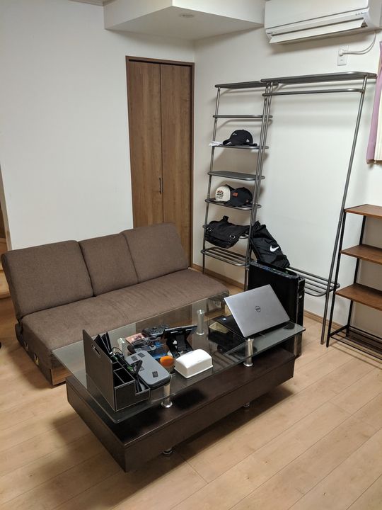 リビング - 【高円寺】築四年の一軒家（水道光熱費込み）} - ルームシェアルームメイト