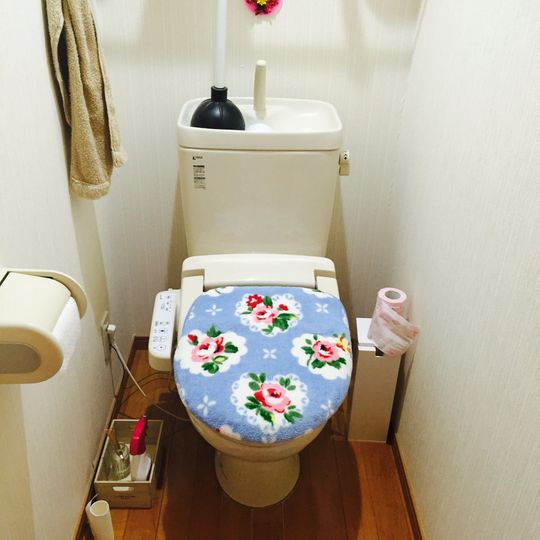 トイレ - ２LDKの一部屋貸します} - ルームシェアルームメイト