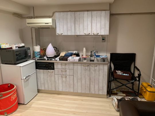 キッチン - 南青山　働く人の宿泊施設(女性限定)} - ルームシェアルームメイト