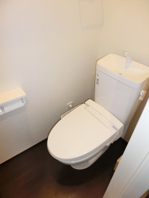 トイレ - あこがれの田園調布に住んでみませんか（＾ｕ＾）} - ルームシェアルームメイト