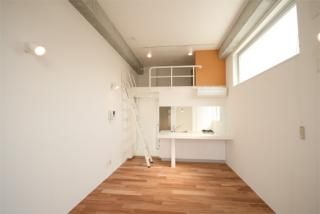 リビング - ペット可のデザイナーズマンションでのシェアメイト募集です。} - ルームシェアルームメイト