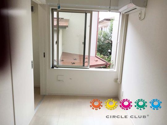 個室 - 都心へのアクセス良好！女性専用シェアハウス} - ルームシェアルームメイト