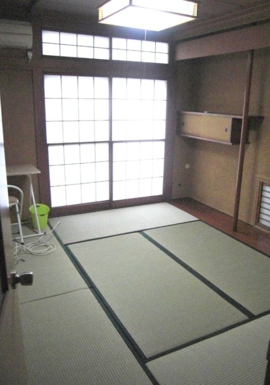 個室 - バイク駐輪可 西東京市 ひばりヶ丘駅 徒歩約12分　完全個室、鍵、エアコン付!} - ルームシェアルームメイト