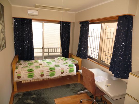 個室 - 「ELMルームシェアハウス」} - ルームシェアルームメイト