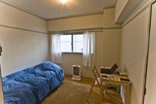 個室 - 外苑前でフラットシェア} - ルームシェアルームメイト