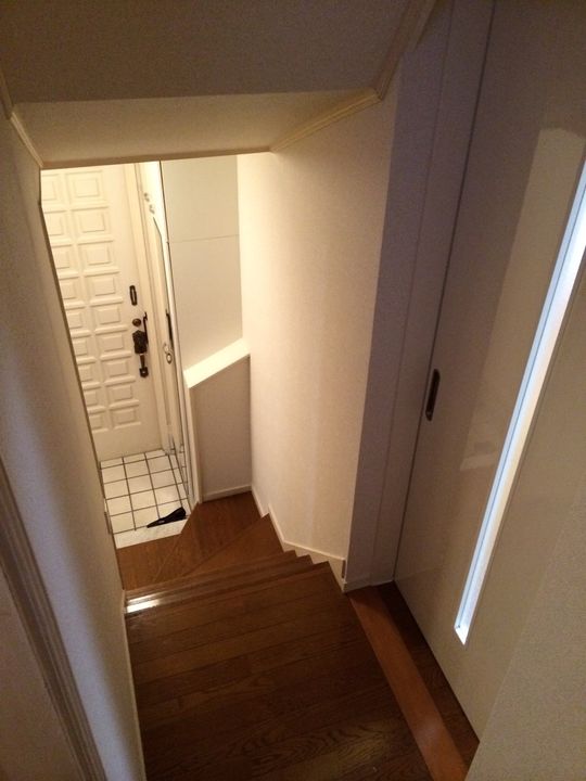 玄関 - 渋谷から10分の好立地！４LDK一戸建て} - ルームシェアルームメイト