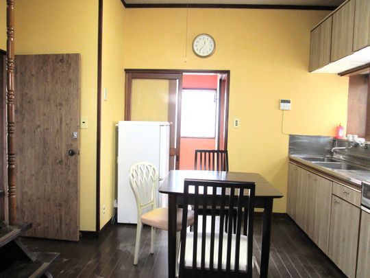 ダイニング - 田園都市線青葉台・藤が丘　初期費用無料！お米無料！女性専用シェアハウスオープン♪} - ルームシェアルームメイト