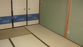 個室 - 夢に向かって真面目に学んだりしてる方即入居可} - ルームシェアルームメイト