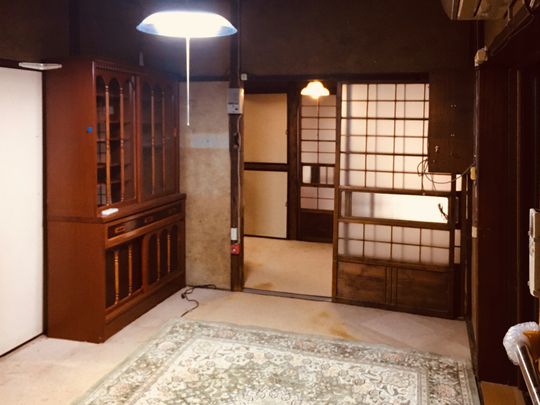 リビング - 池袋国際シェアハウス、全部込みで55,000円、初期費用ゼロ！} - ルームシェアルームメイト