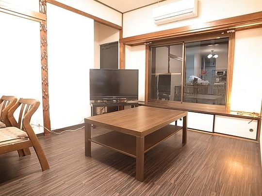 リビング - 新宿まで21分上井草駅から徒歩6分} - ルームシェアルームメイト