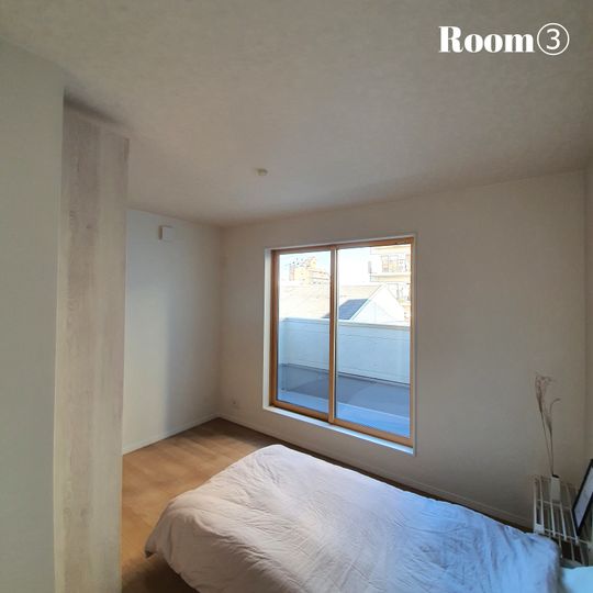 個室 - コリアンタウンすぐカフェの上のルームシェア募集！} - ルームシェアルームメイト