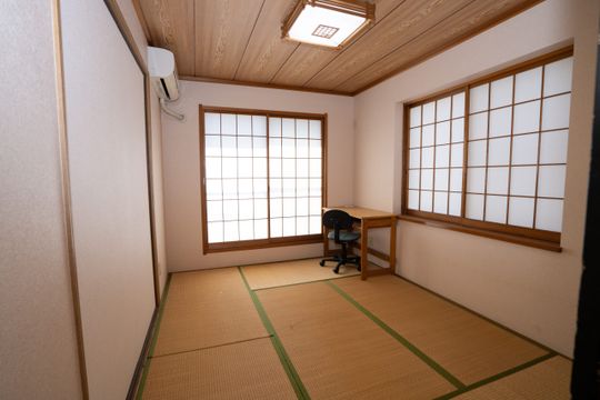 個室 - 大森山王】日当たり良好な和室のお部屋☀️} - ルームシェアルームメイト