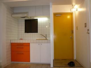 玄関 - 原宿シェアオフィスを提供します♪} - ルームシェアルームメイト