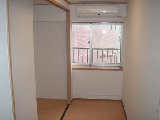 個室 - 港区麻布台に42,000円で入室できます。個室のフラットシェア！東京タワー！六本木ヒルズ！眺望は最高です。  東京メトロ日比谷線六本木駅より徒歩6分となります。} - ルームシェアルームメイト